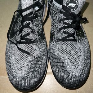 Black and White Nike Free’s